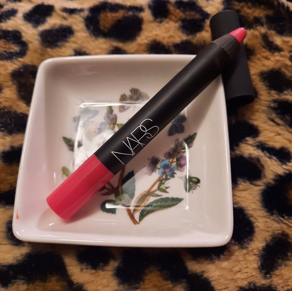 NARS VELVET MATTE LIP PENCIL in FAMOUS RED 💋